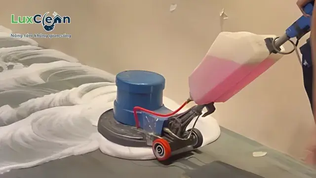 Loại bỏ vết bẩn cứng đầu, tiết kiệm chi phí với 5 mẹo tẩy vết bẩn thảm đơn giản tại nhà 3 Vệ sinh thảm từ 6-12 tháng/lần là lý tưởng nhất